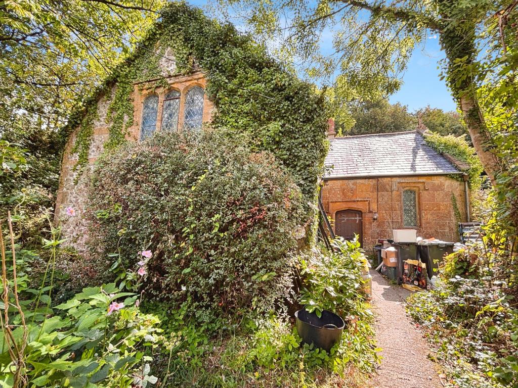 Lot: 125 - CHARACTER DETACHED PROPERTY FOR REFURBISHMENT - General photo of property
